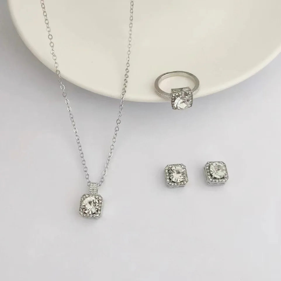  Luxury Cube Jewelry Set Luxury Cube Jewelry Set Conjunto de joias Luxury Cube com colar, brincos e anel, elegante e sofisticado para mulheres.