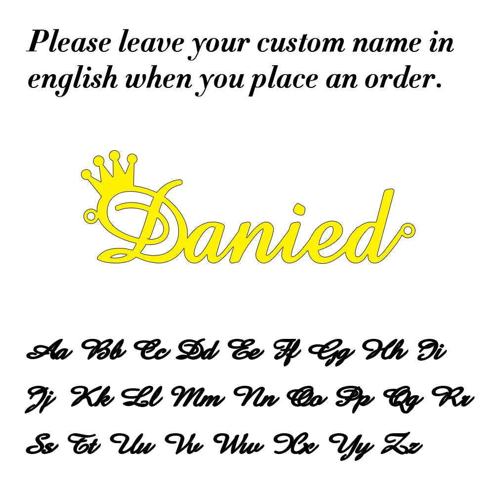 Custom Name Necklace Colar personalizado com nomes para mulheres, incluindo 'Ophelia', 'Summer', 'Madeline', 'Olivia' e 'Simona', em ouro.